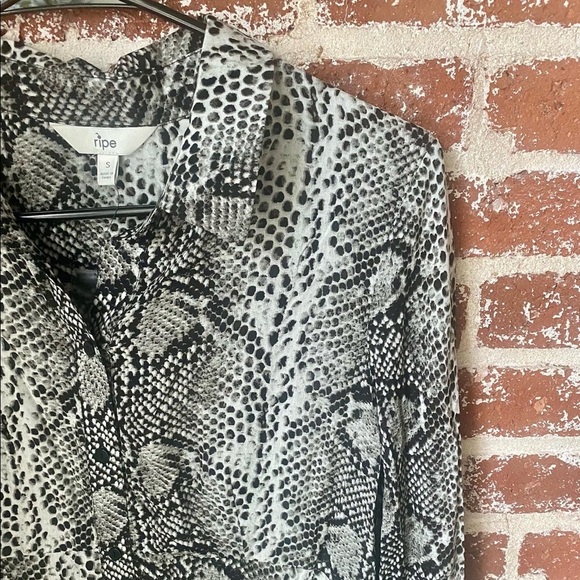 Ripe Snakeskin Black, White & Gray Long Sleeve Dress - Picture 4 of 5